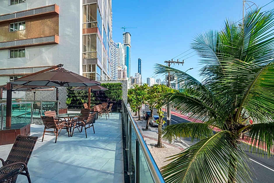 ITNC104 - Avenida Atlântica com 3Q e churrasqueira