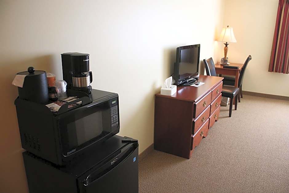 The Edgewood Hotel and Suites