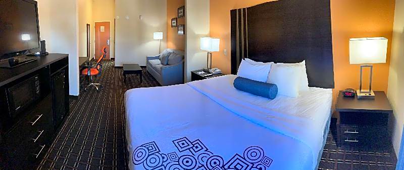 Best Western Plus Bass Hotel & Suites