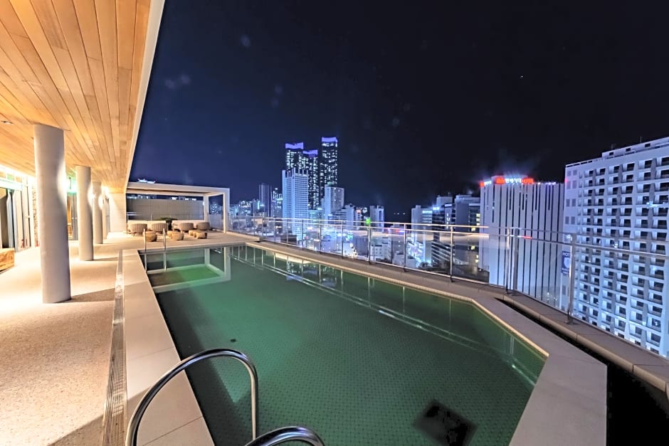 HOUND HOTEL SIGNATURE