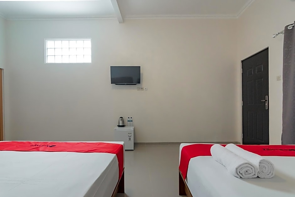 RedDoorz Syariah Plus @ Perintis Guesthouse Tasikmalaya