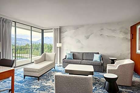 Panoramic 1 Bedroom Suite, 1 King, Sofa Bed, Harbor & Mountain View