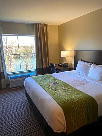 King Room with River View - Non-Smoking