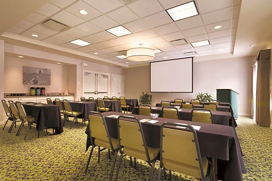 Hilton Garden Inn Akron-Canton Airport