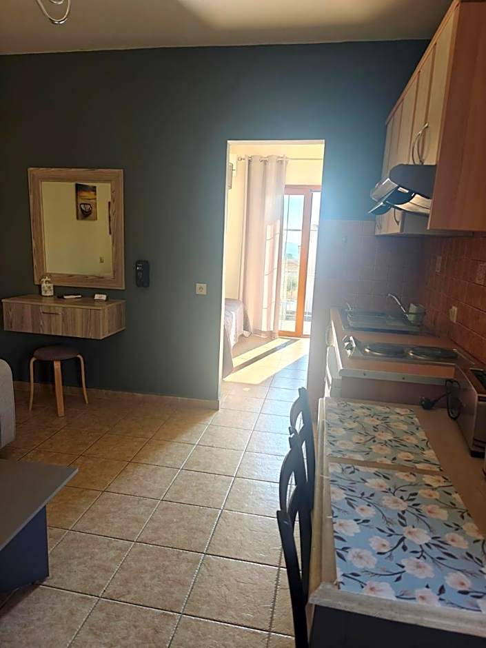 Helen's Studios & Apartments