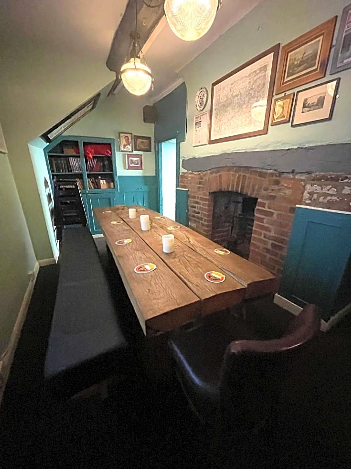 The Crown And Cushion