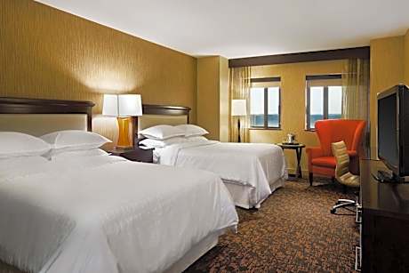 Queen Room with Two Queen Beds - Mobility and Hearing Accessible with Tub