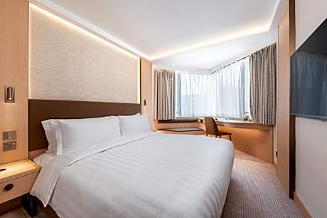 Newly Renovated Non Smoking City View Superior Room with Queen Bed