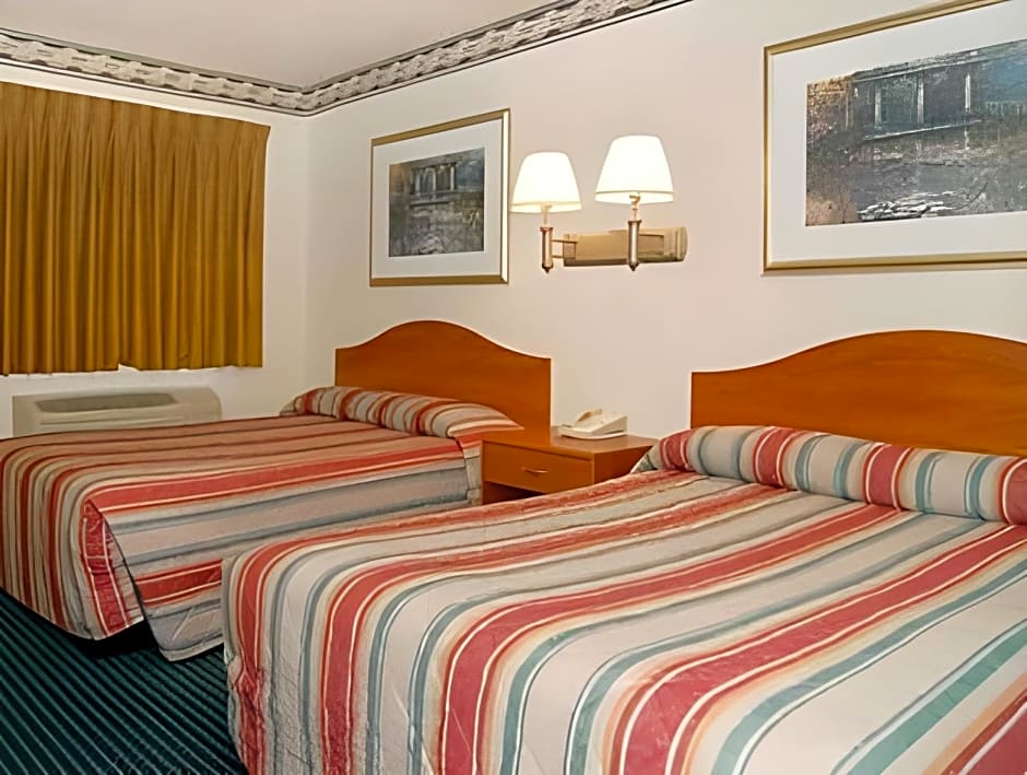 Econo Lodge East