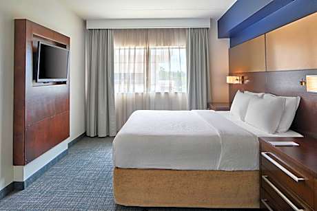 2 Bedroom Suite, Bedroom 1: 1 King, Bedroom 2: 1 Queen, Sofa bed