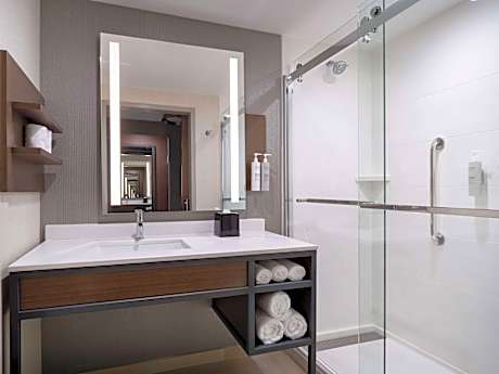 2 Queen Beds Hearing Accessible