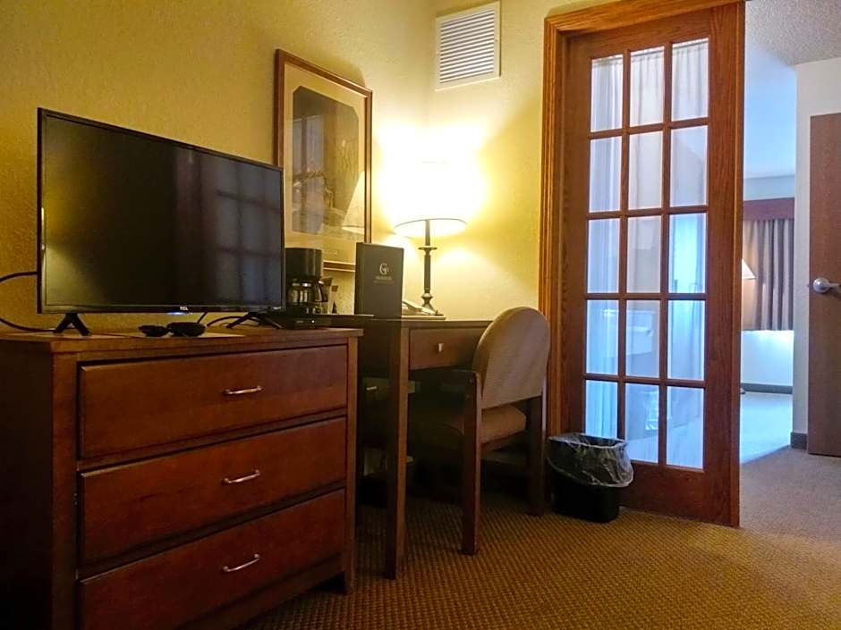 Madelia Hotel & Suites