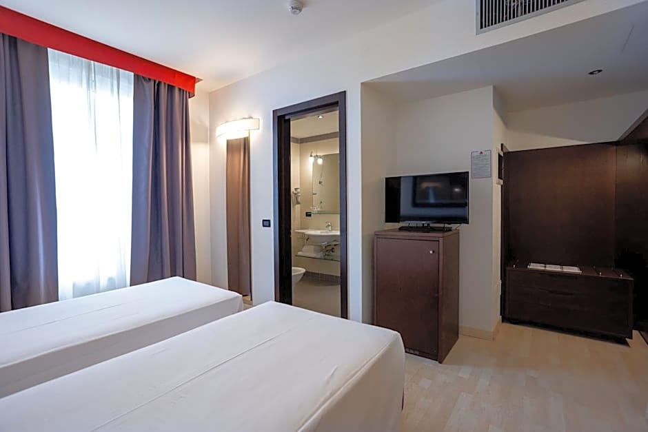 Foto 1 daripada 12 — Classic 2 Beds