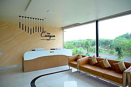 Stay Guru The Canyon Inn