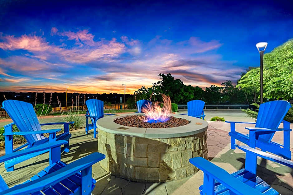 Soka Suites Dallas - Las Colinas