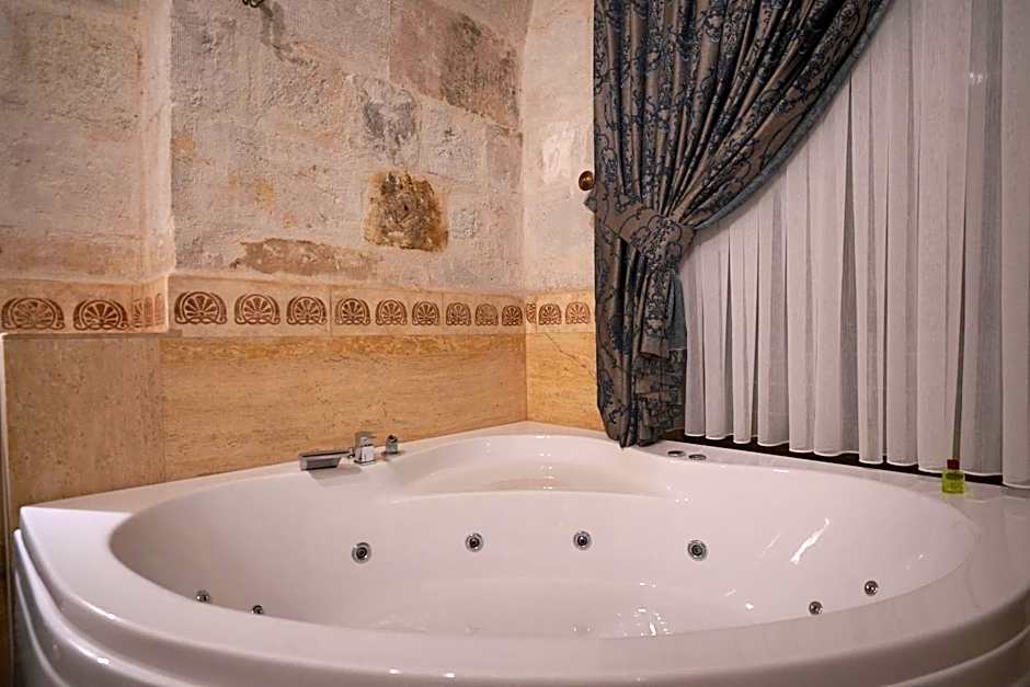 Fairyland Cave Hotel