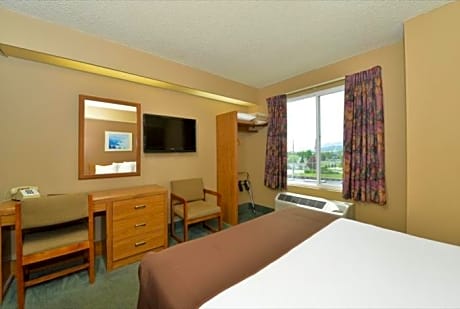 One Queen Bed Swift Current Suite Non-Smoking