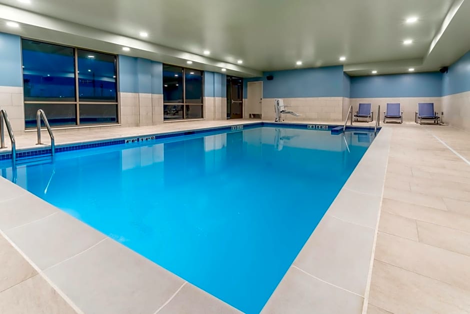 Holiday Inn Express & Suites Milwaukee - West Allis By IHG