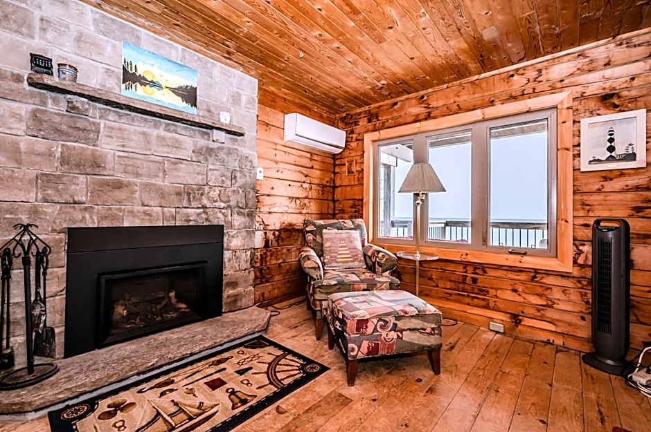 Norse Nook - Waterfront w Hot Tub & Sauna