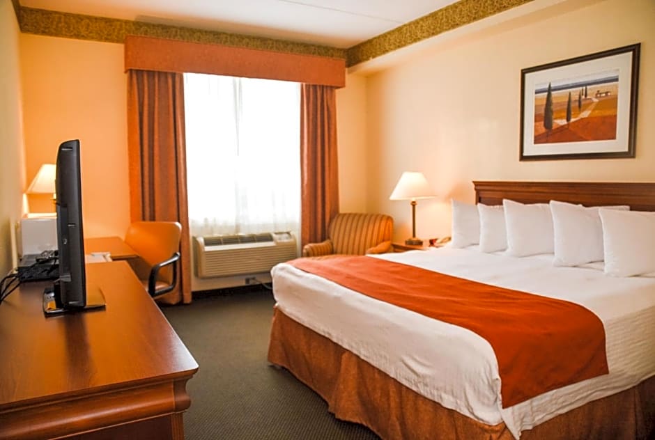 Country Inn & Suites by Radisson, London South, ON