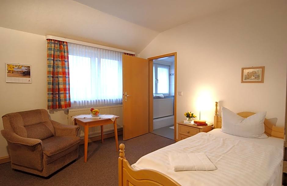 Photo 1 of 4 of Single Room