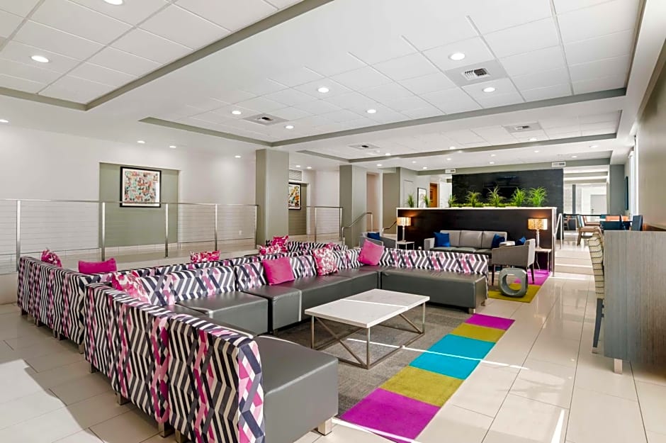 Best Western Plus Commerce Hotel