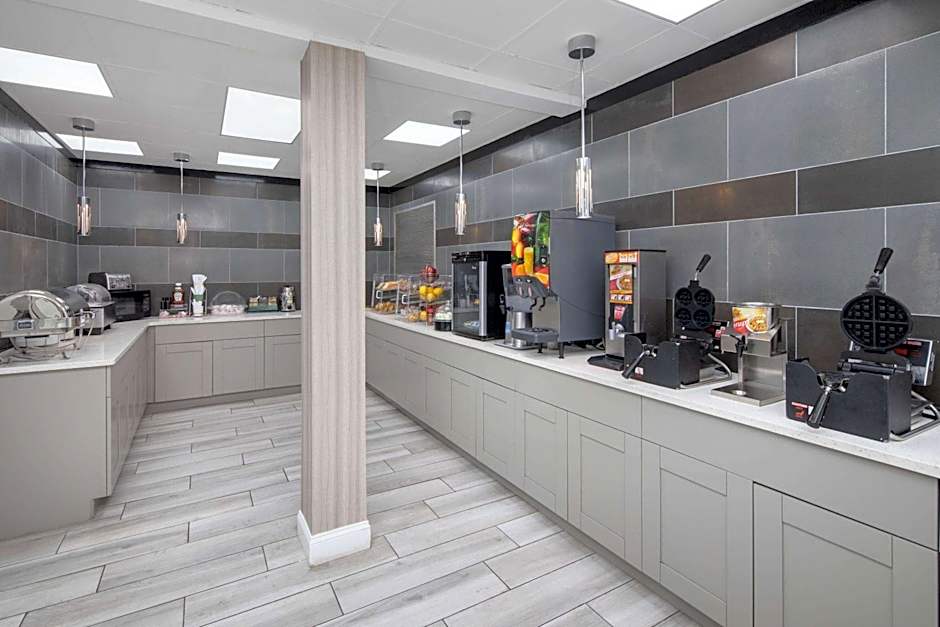 La Quinta Inn & Suites by Wyndham Atlanta Airport