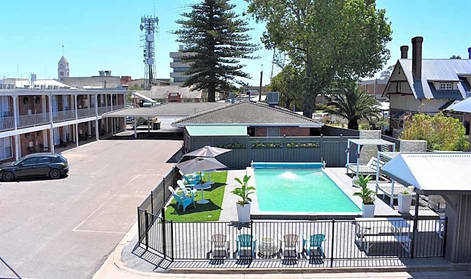 Town House Motor Inn