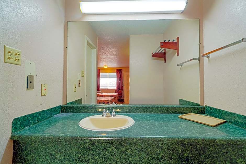 Regency Inn Three Rivers I-37