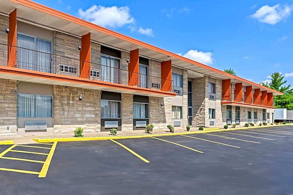Travelodge by Wyndham Bloomington