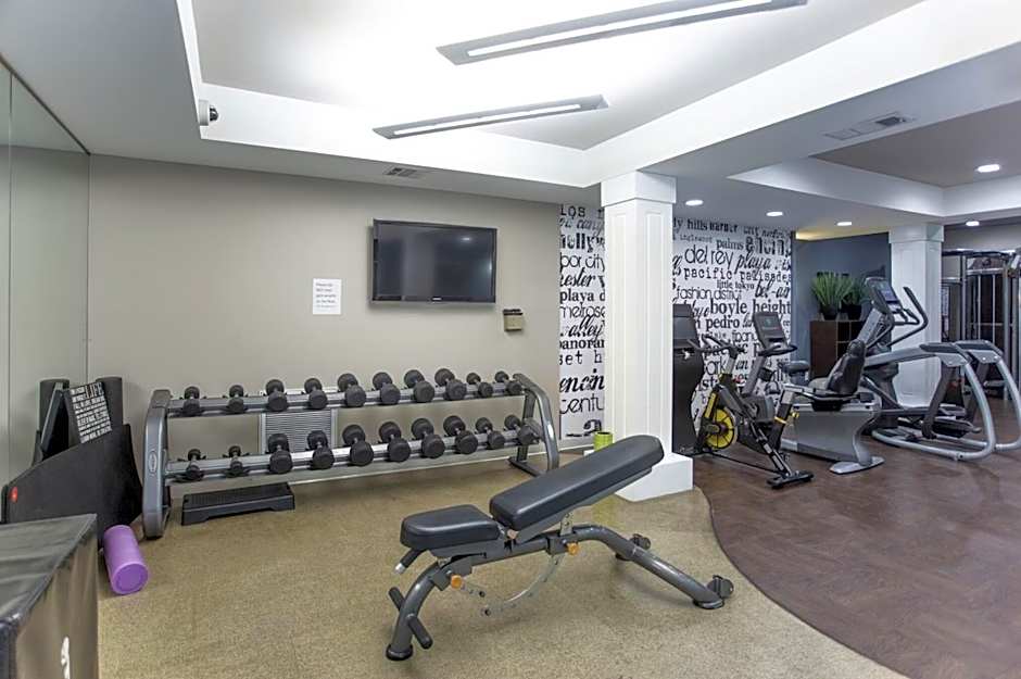 Beverly Hills Gem 1 BR Apt with Parking 218