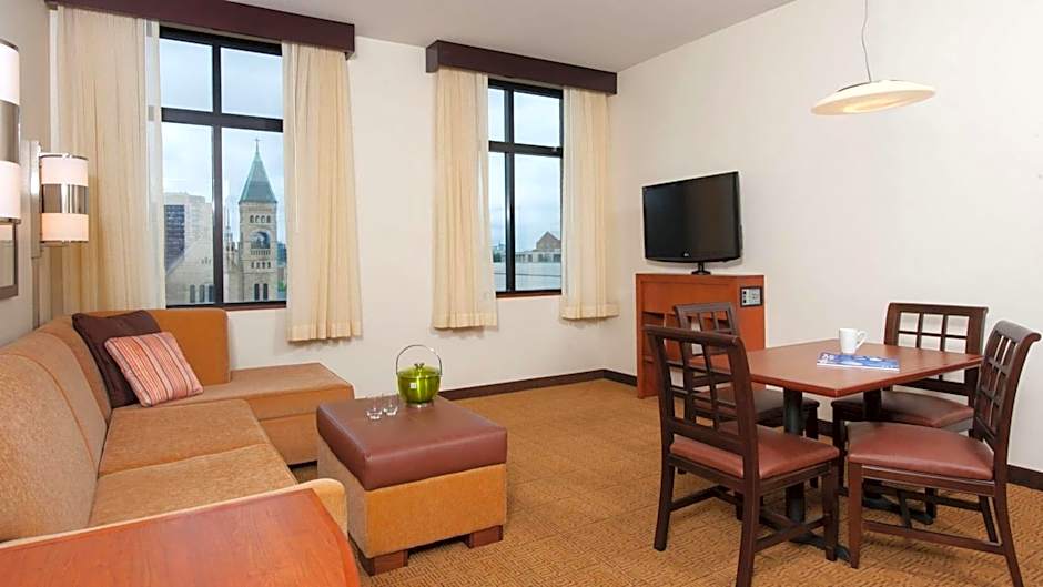 Hyatt Place Des Moines Downtown