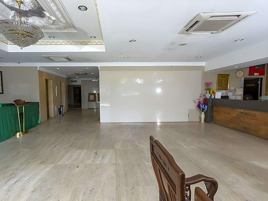 OYO 89619 De Choice Hotel