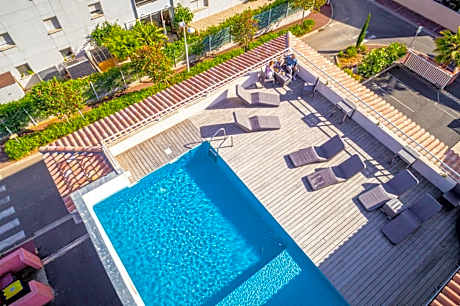 Hotel Grand Cap Rooftop Pool