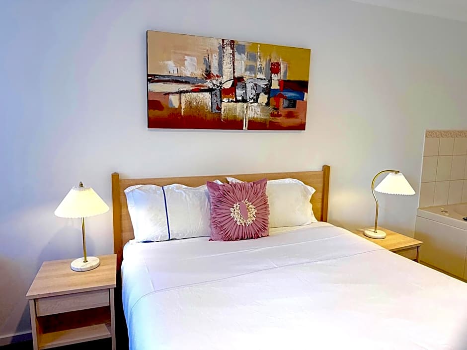 Beachcomber Motel & Apartments