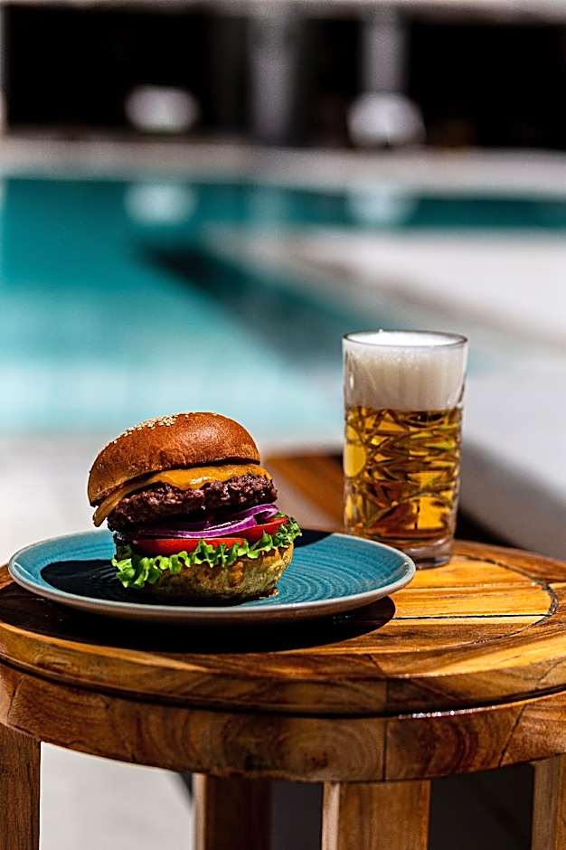 Hyatt Regency Harare, The Meikles