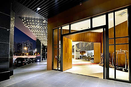 Aeris International Hotel