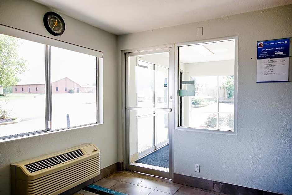 Motel 6 Topeka, KS - Northwest