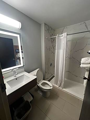 Queen Room - Mobility Access/Non-Smoking