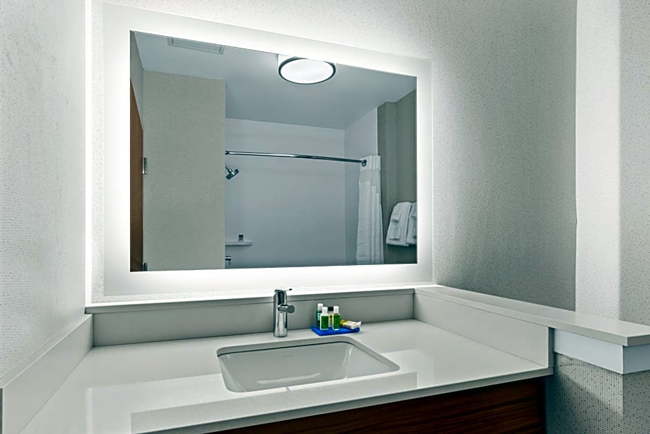 Holiday Inn Express And Suites Suisun City Napa Valley Area By IHG