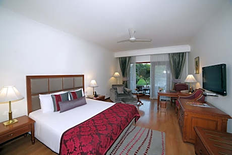Palace Room with 10% on food and beverages | 15% off on spa and salon services