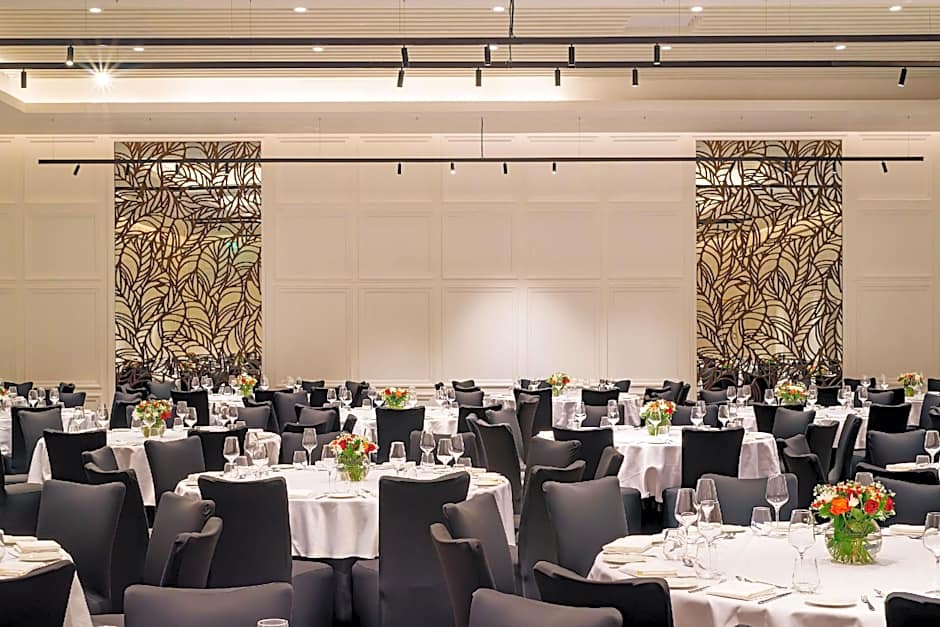 Hyatt Regency Harare, The Meikles