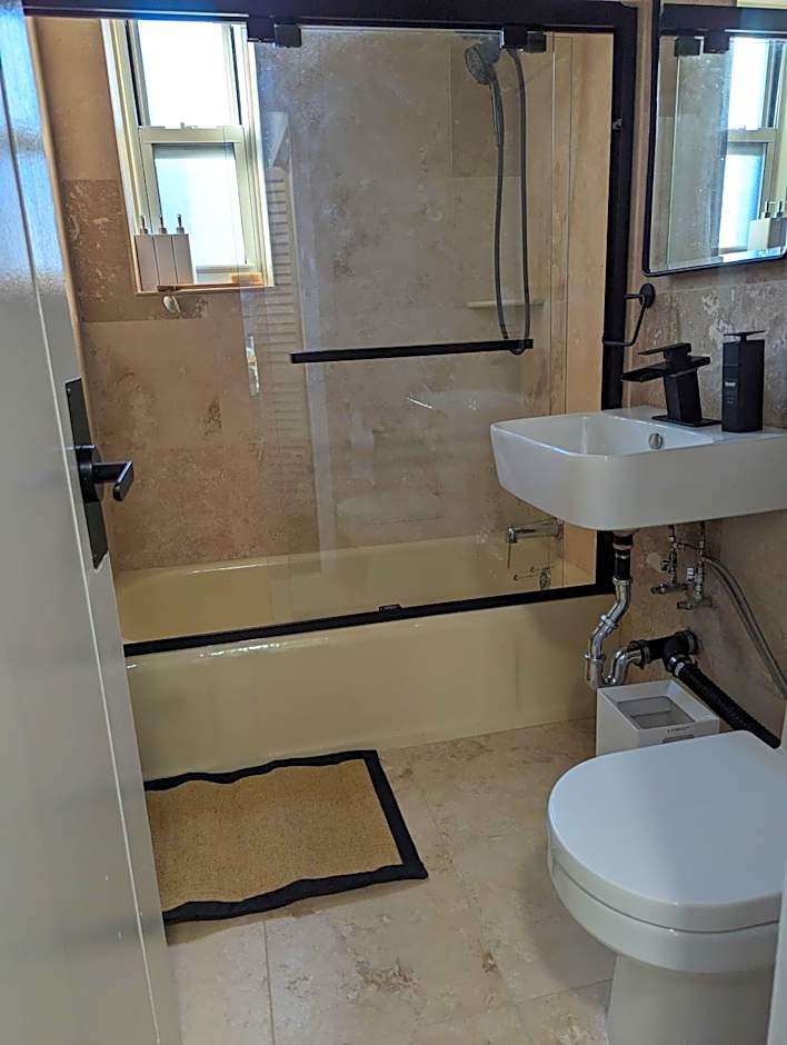 Fully renovated Manhattan gem