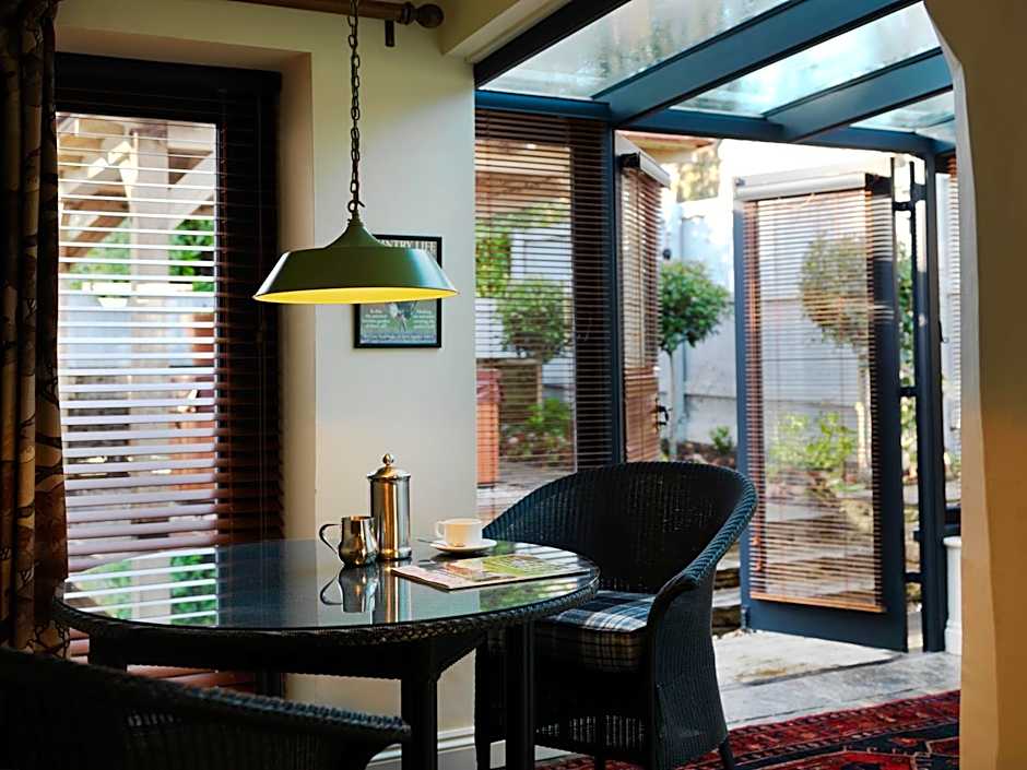 The Hare & Hounds Hotel