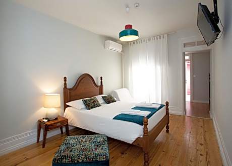 Quadruple Room with Private Bathroom