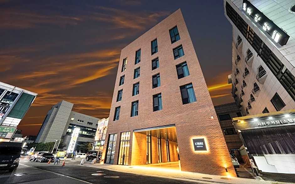 Photo 1 of 50 of Hotel Libre