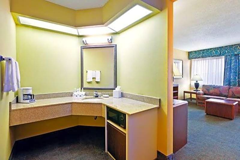 Holiday Inn Express Hotel Fort Campbell-Oak Grove