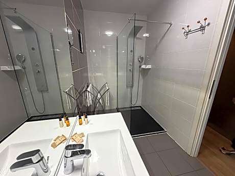 Family Suite (4 Adults)