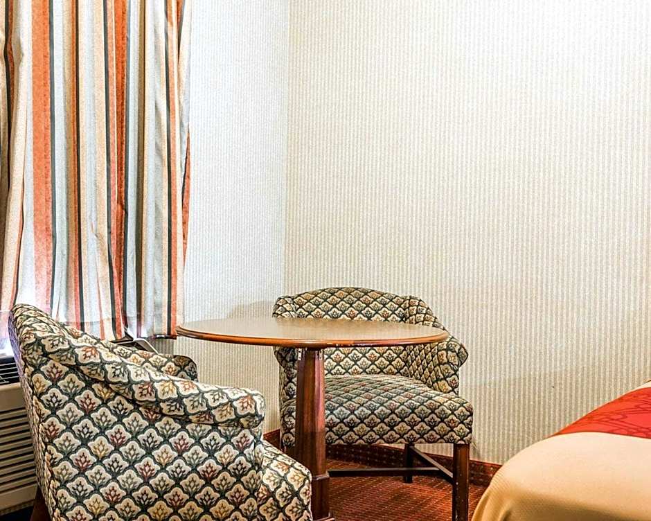 Econo Lodge Inn & Suites Matthews - Charlotte