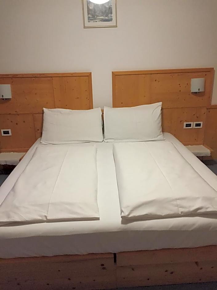 ALBERGO BAR RISTORANTE DOLOMIA